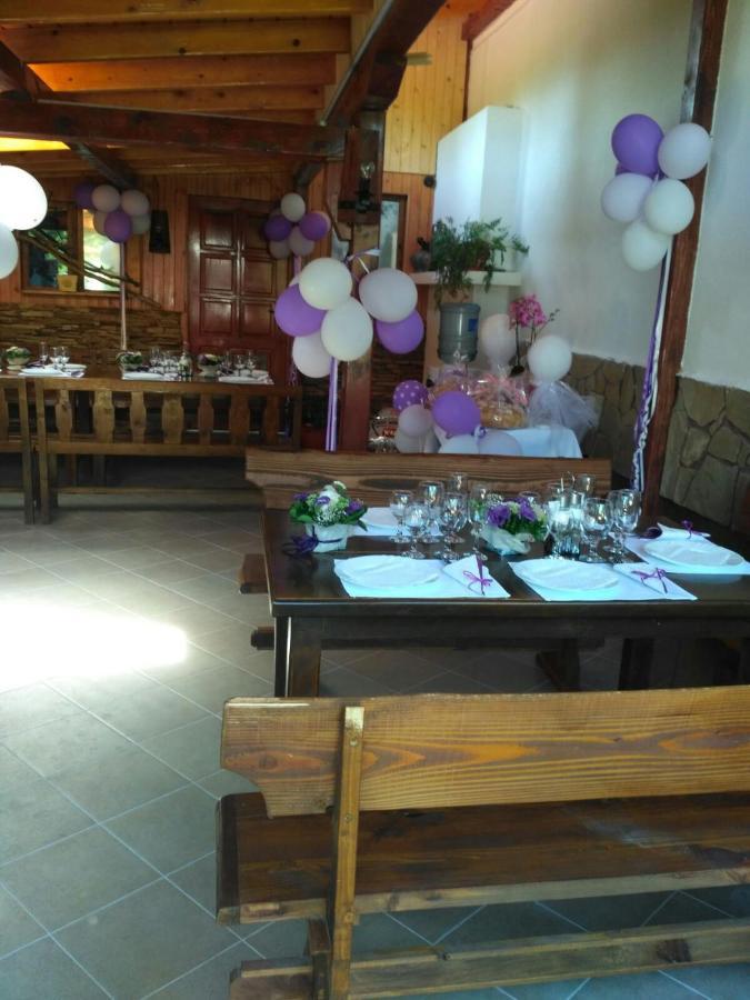 Veselata Guest House Долна-Баня Экстерьер фото