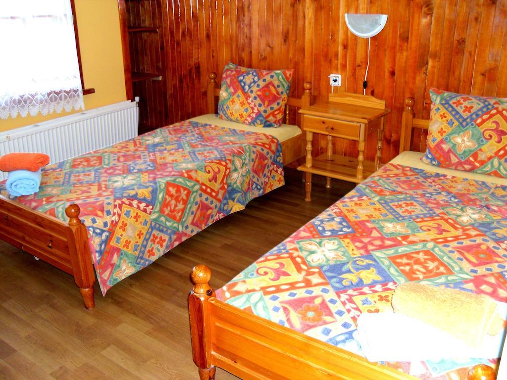 Veselata Guest House Долна-Баня Номер фото