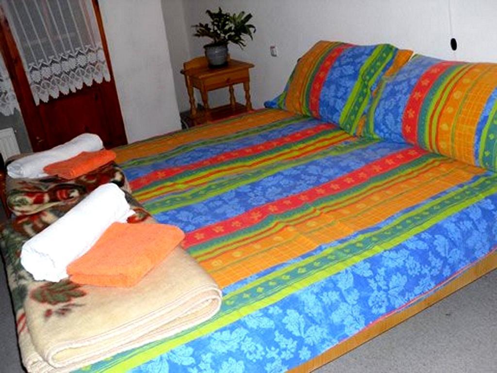 Veselata Guest House Долна-Баня Номер фото