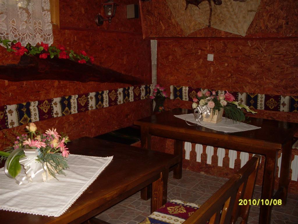 Veselata Guest House Долна-Баня Экстерьер фото