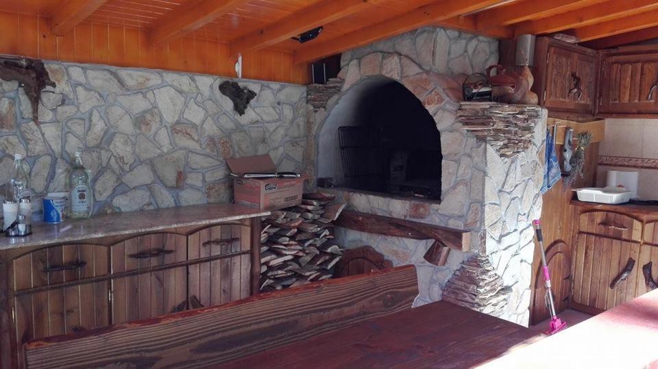 Veselata Guest House Долна-Баня Экстерьер фото